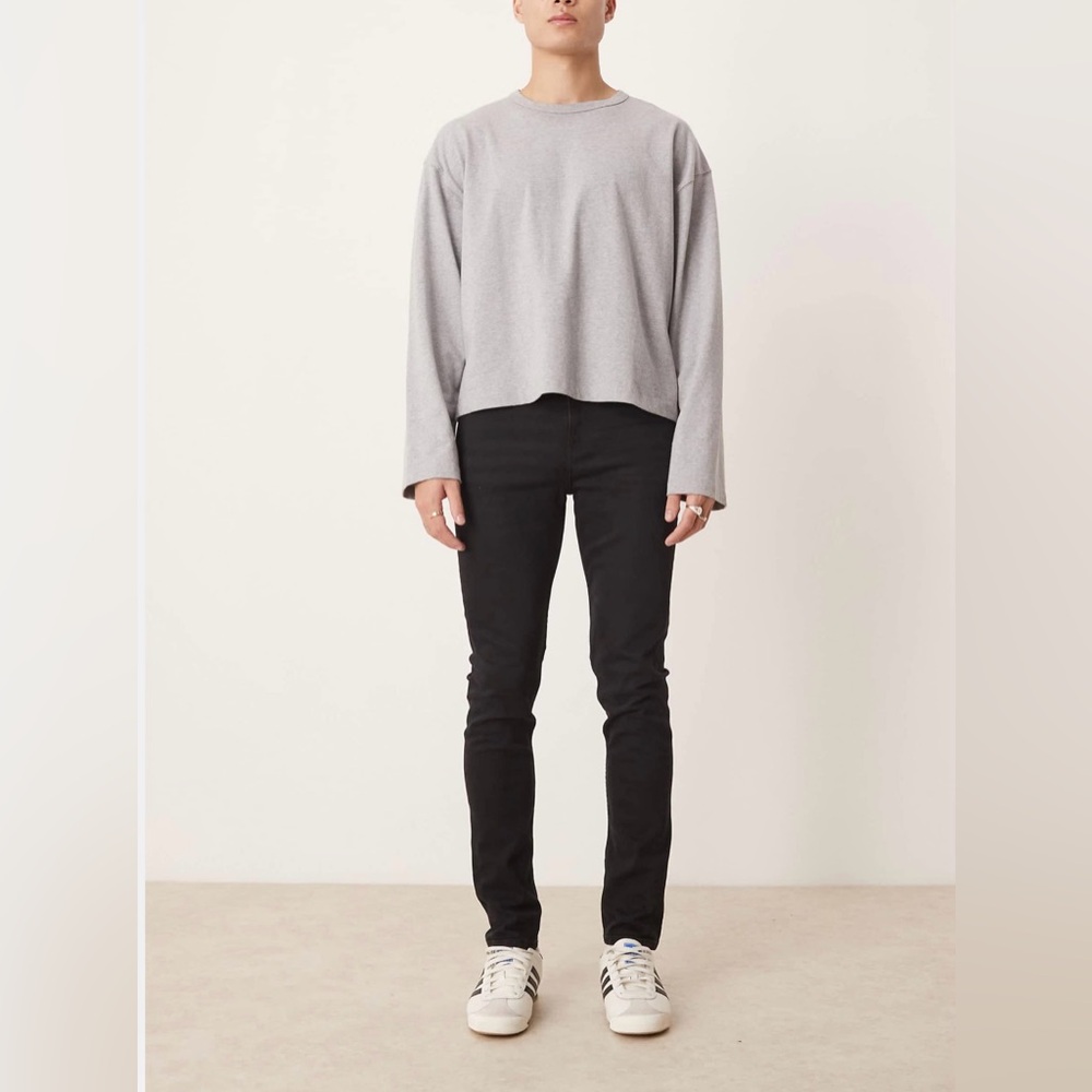 Skinny washed jeans in all black
